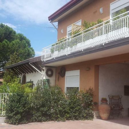 Hotel La Finestra Sull'Etna à Motta SantʼAnastasia Extérieur photo