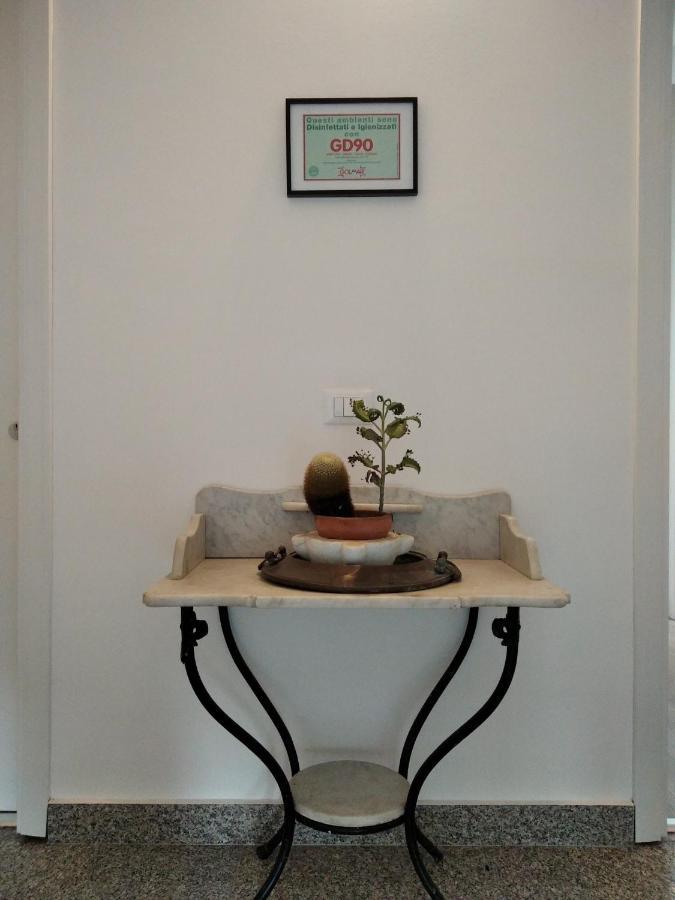 Hotel La Finestra Sull'Etna à Motta SantʼAnastasia Extérieur photo